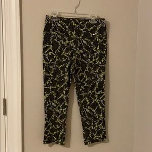 Nike Camo Cropped Leggings